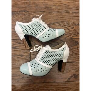 l'artiste by spring step Oxfeel Two Tone Lace Up Pump Turquoise White EUC 37/ 6